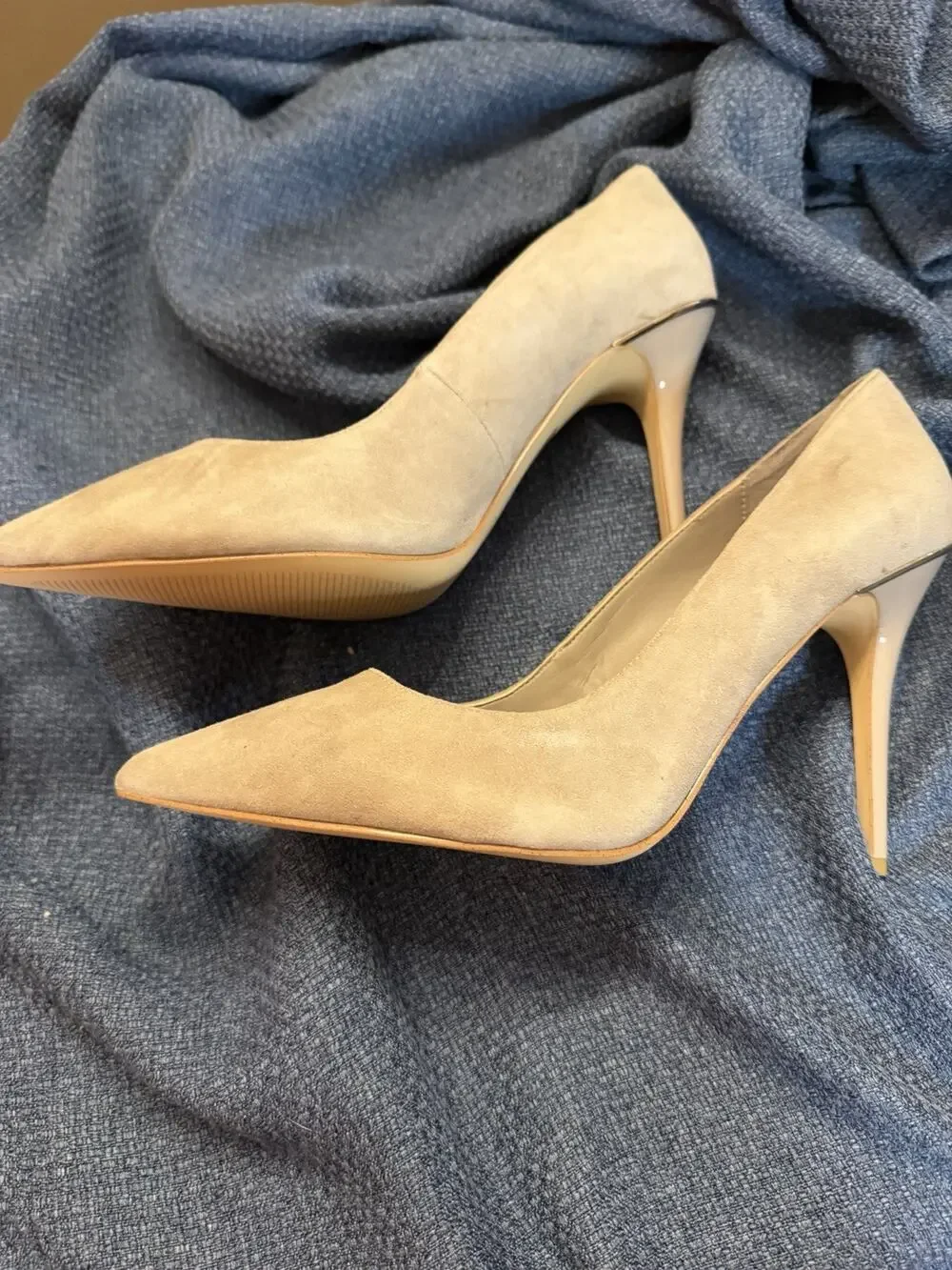 White House Black Market Tan Golden Brown Suede Heels size 8.5 Olivia Fungi